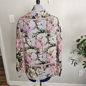 Vtg Liz Claiborne Floral Peony 100% Silk Scarf – Made in Japan (31x31)